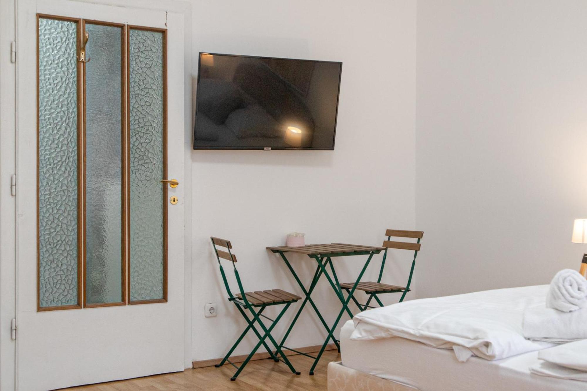 Budget City Stay - Near Wiener Stadthalle Ideal For Longstays Екстер'єр фото