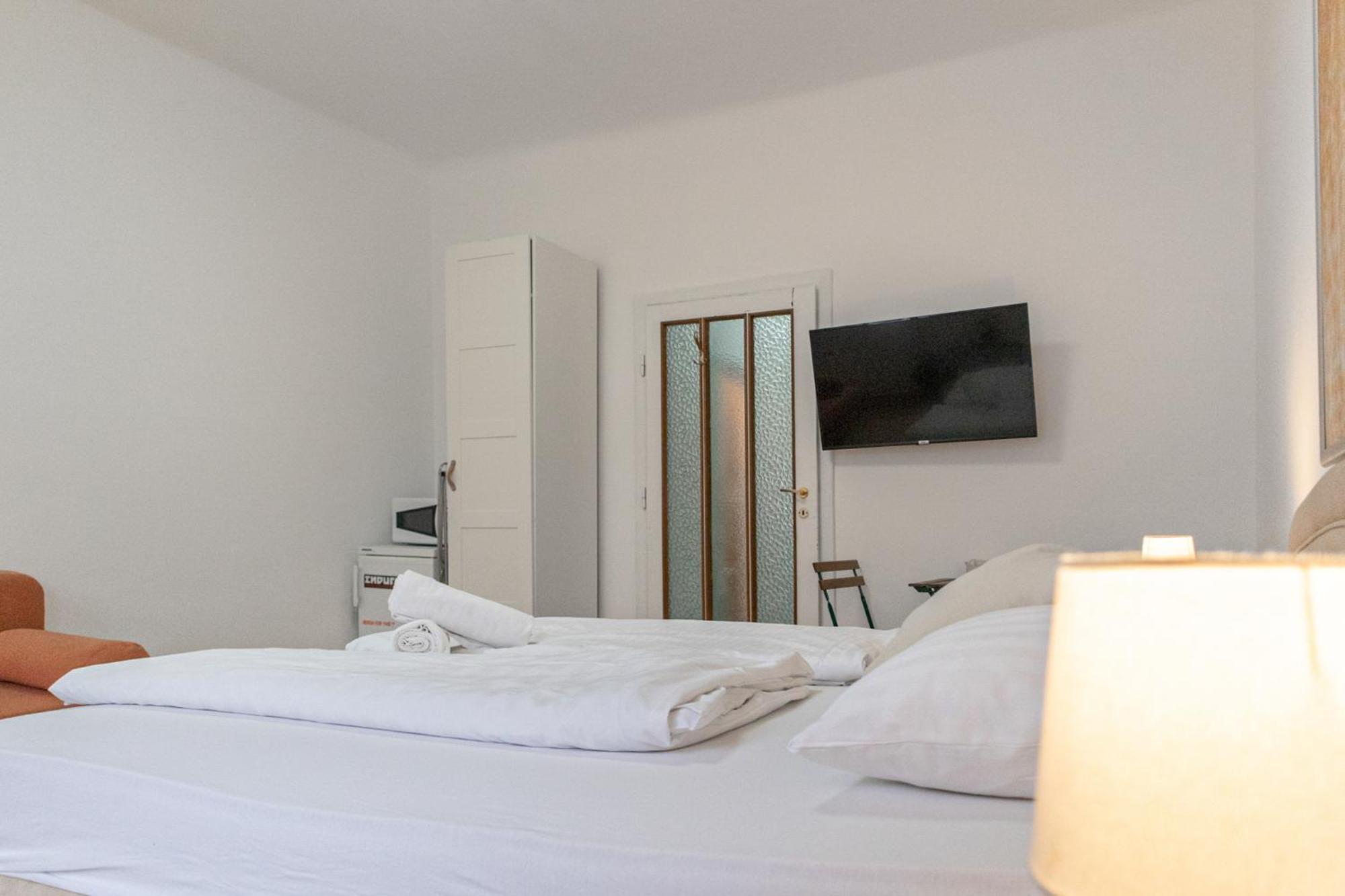 Budget City Stay - Near Wiener Stadthalle Ideal For Longstays Екстер'єр фото